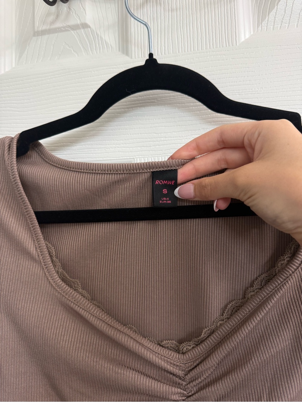 ROMWE Taupe Ribbed Long-Sleeve Ruched Front Top - Picture 2 of 2